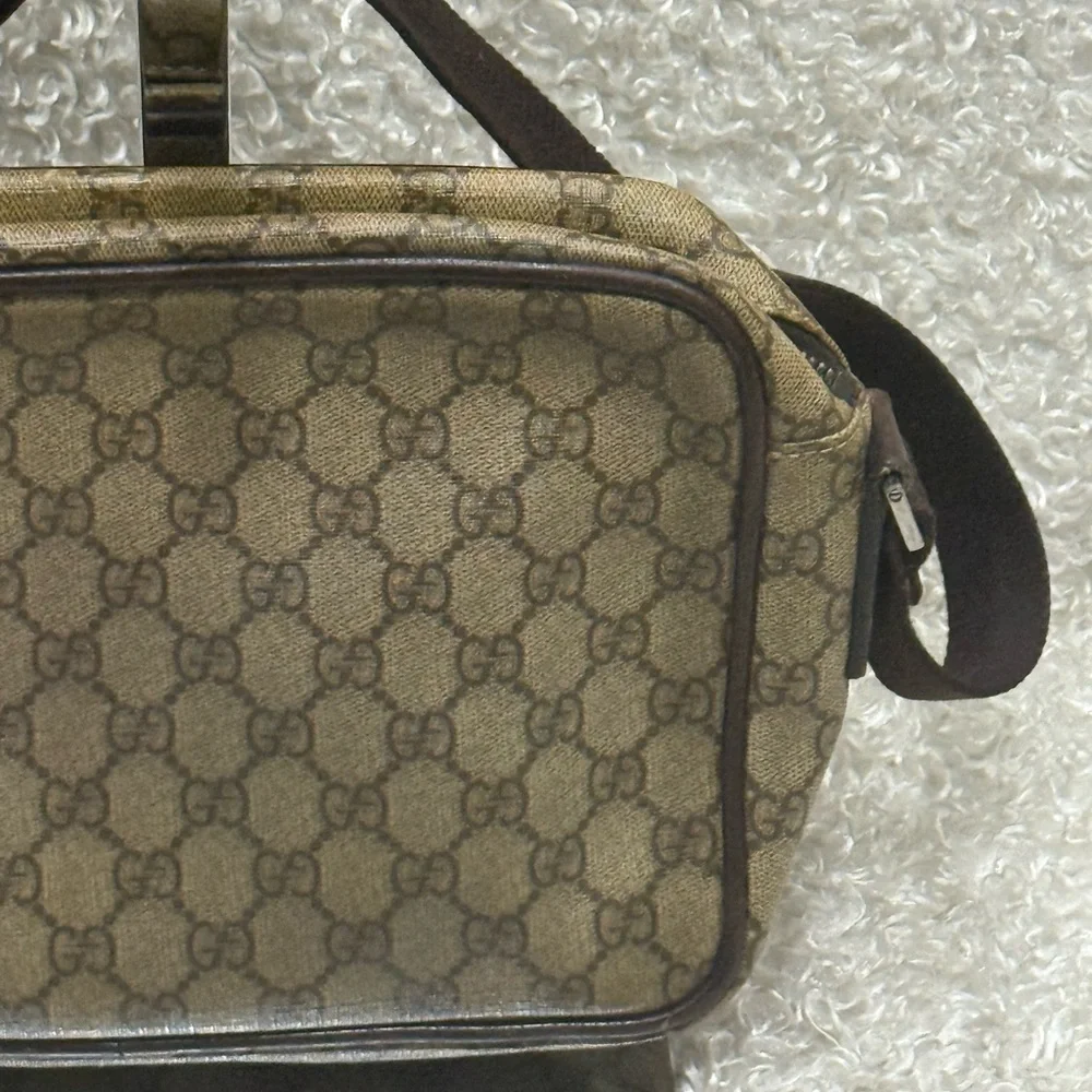 Gucci GG Supreme Crossbody Bag - Picture 7 of 16